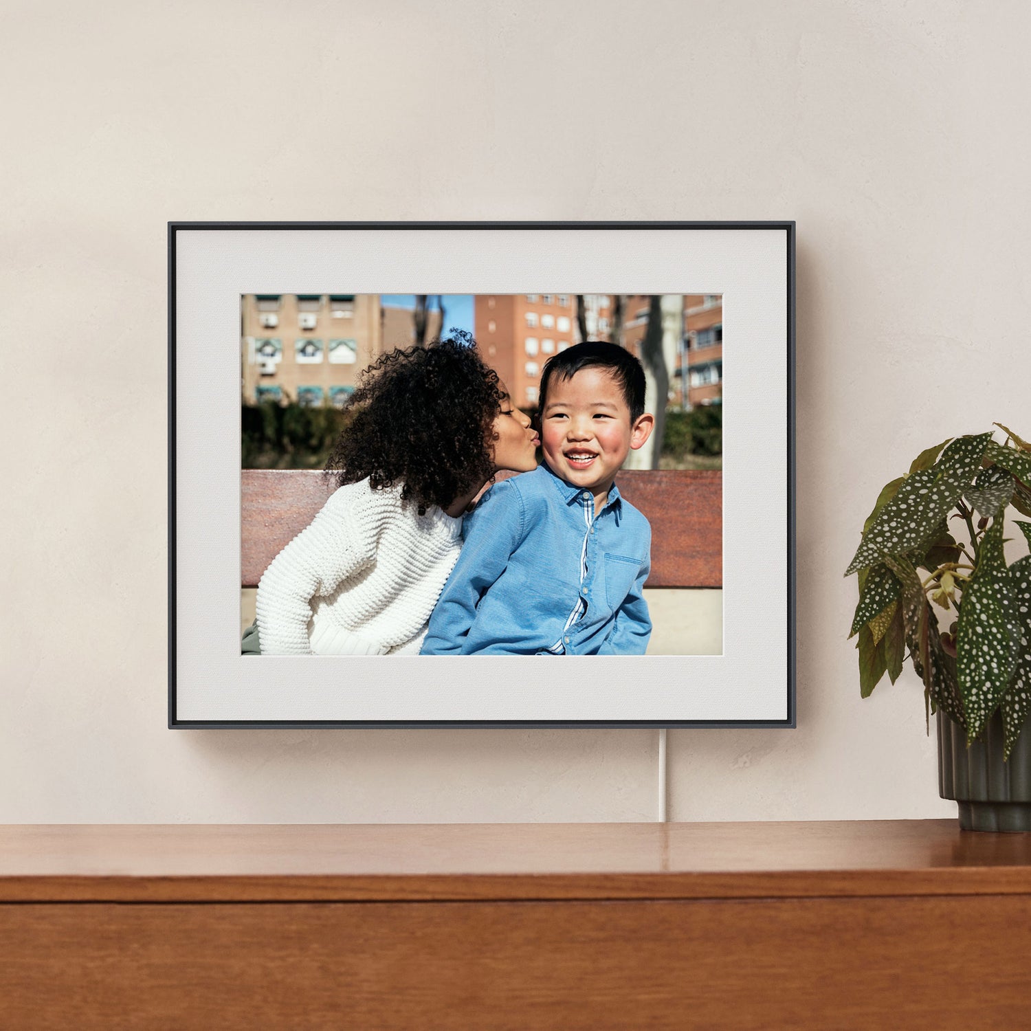 Aura Summit 15 in. Digital Wi-Fi Photo Frame with Mat